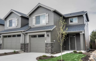 Free Rent in September!!! 3 Bed/2.5 Bath Townhouse located in NE Bend's McCall Landing