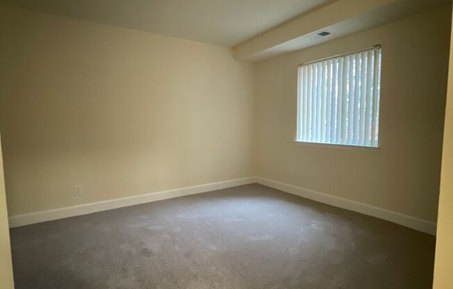 2 beds, 2 baths, 1,000 sqft, $1,975, Unit 14200 #104