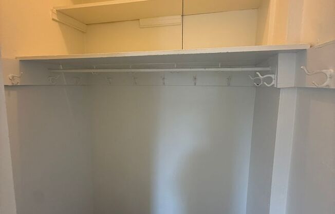 Studio, 1 bath, 295 sqft, $1,275, Unit Old King Edward 371