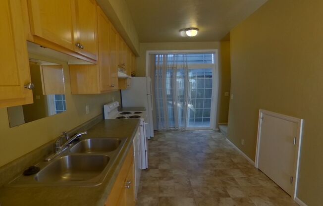 2 beds, 1 bath, $1,600, Unit 3