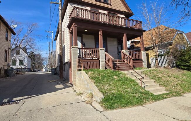 418 E Chambers St