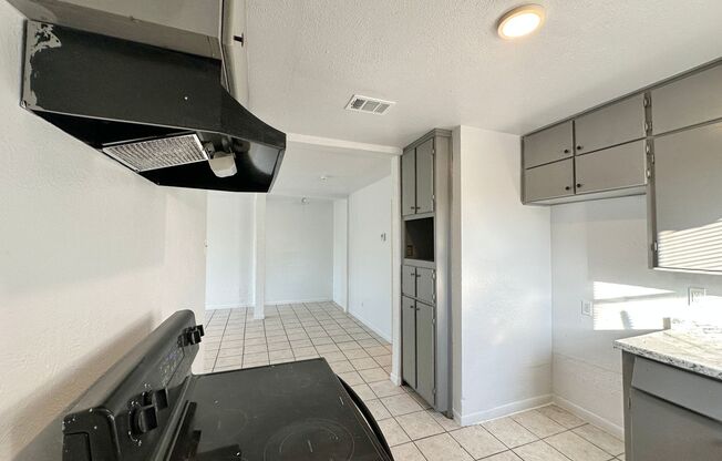 3 beds, 1 bath, 1,082 sqft, $900, Unit 912 Stetson