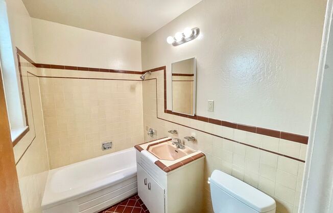 1 bed, 1 bath, $2,550, Unit 530 Bartlett Street - Unit 5