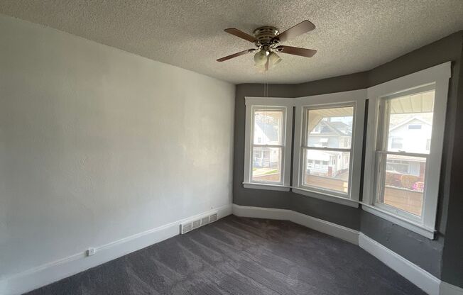 2 beds, 1 bath, $1,099, Unit 4416 Gamma Avenue Up