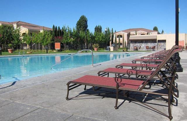 Pool with lounge chairs Apt rentals in Elk Grove l Siena Villas