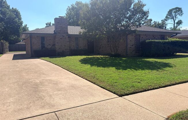 1620 Lexington Place, Bedford, Texas 76022