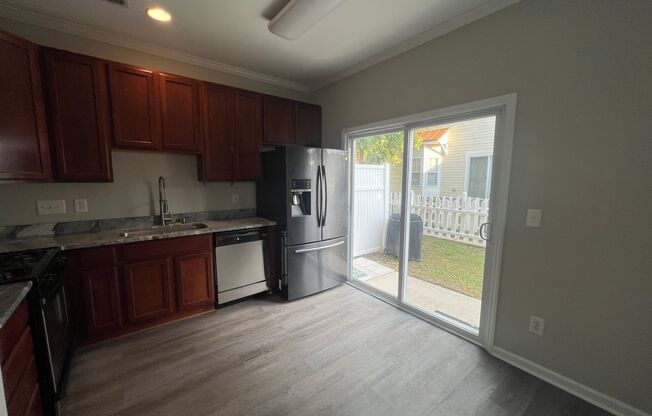 3 beds, 2.5 baths, $1,725, Unit Unit 101