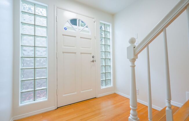 SPACIOUS, TRI-LEVEL, 3BR3.5BA HOME W/ ROOFTOP DECK, BALCONY, YARD & 2-CAR GARAGE + DRIVEWAY JUST 50 FT TO GREENBELT & BLOCKS TO PIER AVE, PARK, GREENBELT & LESS THAN 1/2 MILE TO BEACH!!