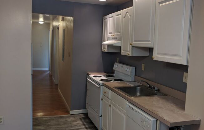 3 beds, 1 bath, $2,100, Unit 2