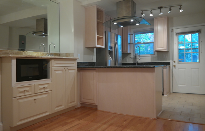 Charming 2 Bedroom/1 Bathroom Townhome in Washington Village, MD!