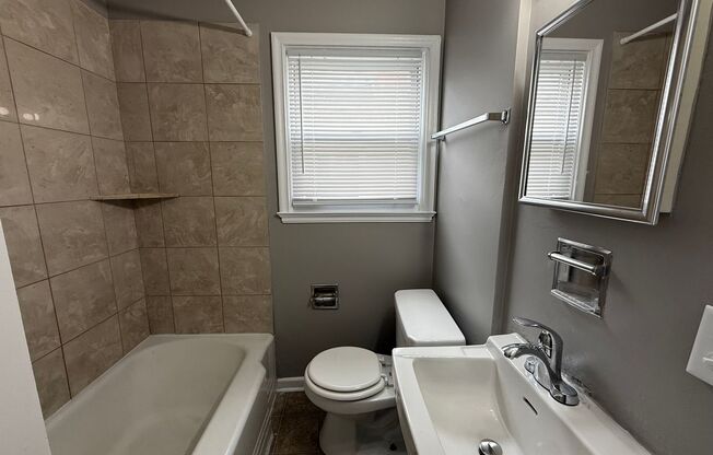 2921 Chestnut St- Two Bedroom Remodeled Home! *Available Now*