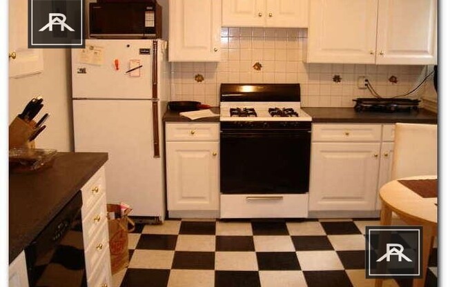 32 CHISWICK RD