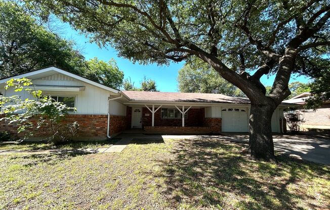 Charming 3-Bedroom Home in the Heart of Hurst