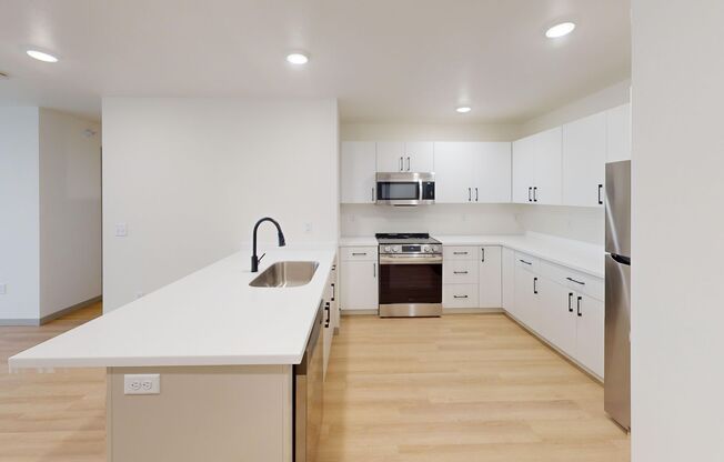 3 beds, 2 baths, 1,091 sqft, $1,275, Unit 1101-200