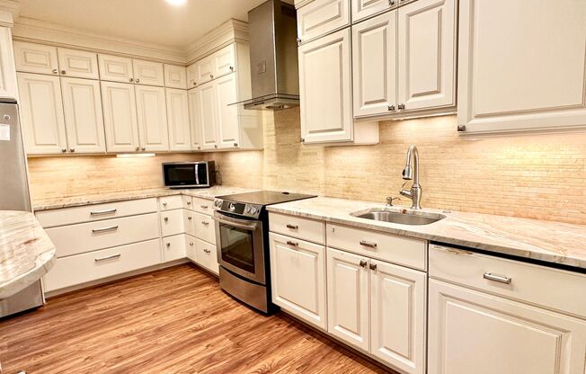 Sutton Place - 3 beds 2.5 baths!  Parking!  Pets Welcome!