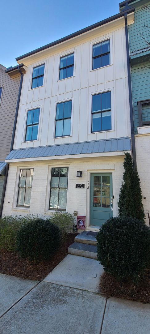 Stunning 3BR/3.5BA Townhome Near Grant Park & Beltline