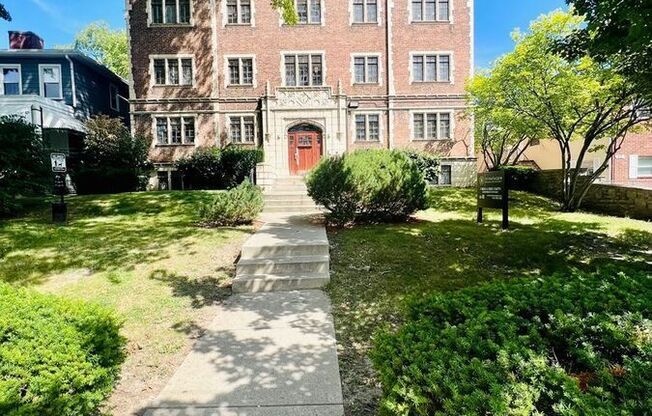 60 E NORWICH AVE 