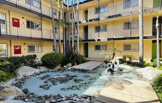 2 beds, 1 bath, 845 sqft, $2,595, Unit 009