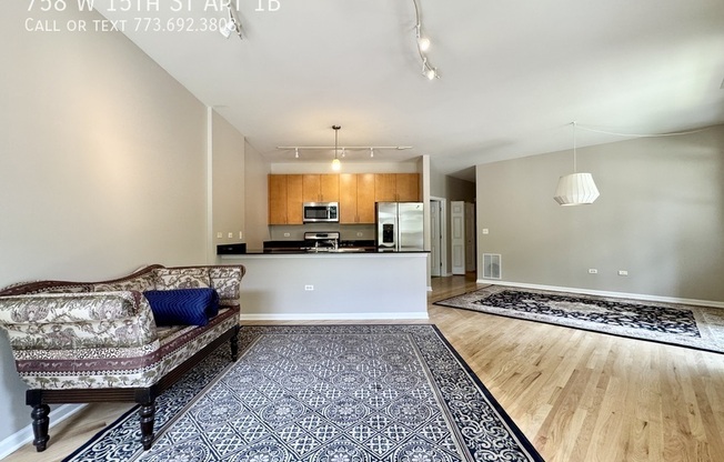 758 W 15 ST