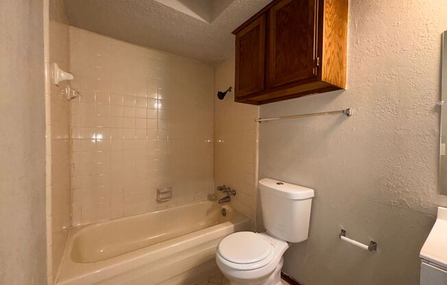 3 beds, 2 baths, $1,000