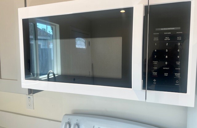 Studio, 1 bath, 325 sqft, $2,100