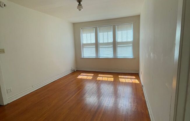 1 bed, 1 bath, 650 sqft, $950, Unit 1152 B-1