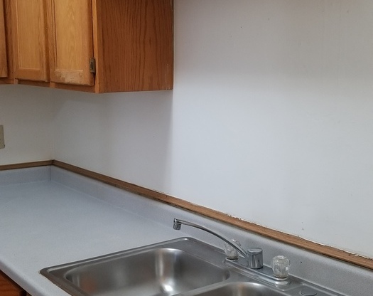 1 bed, 1 bath, $595, Unit 2