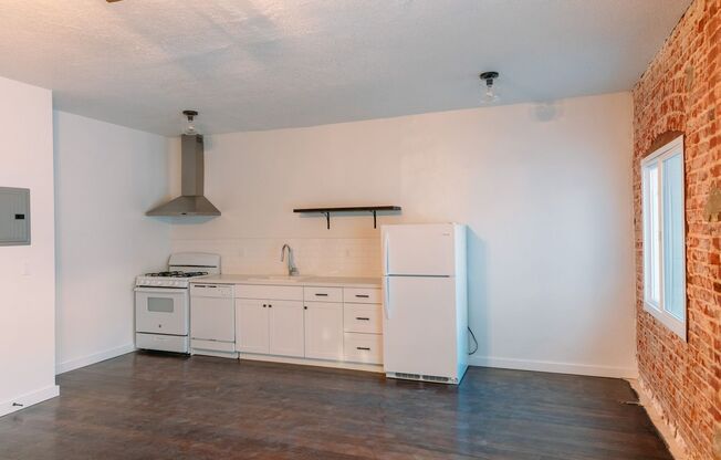 Studio, 1 bath, 328 sqft, $1,695, Unit Unit #107