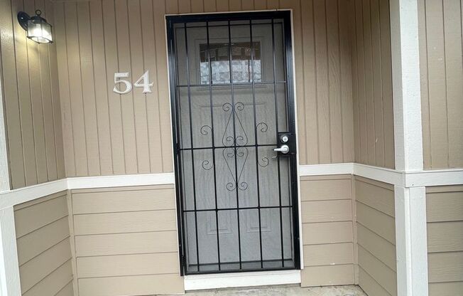 2 beds, 1 bath, 945 sqft, $1,575, Unit 054