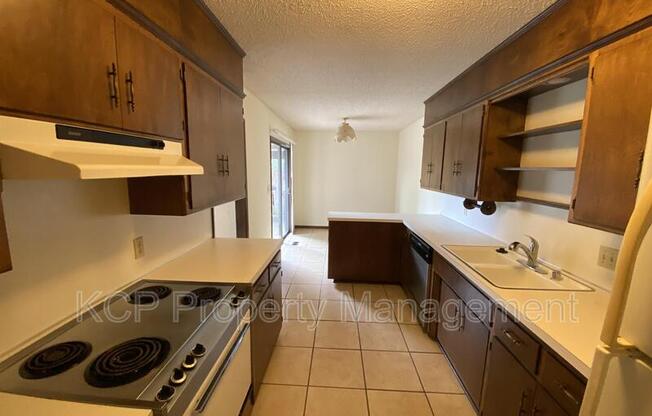 4908 S UNIVERSITY