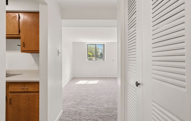 1 bed, 1 bath, 700 sqft, $799, Unit #107