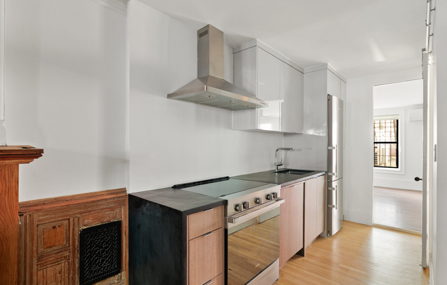 1 bed, 1 bath, 3,296 sqft, $3,450, Unit GARDEN