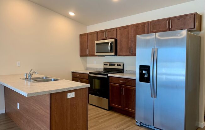 3 beds, 2 baths, 1,244 sqft, $1,880, Unit SH 1130-106