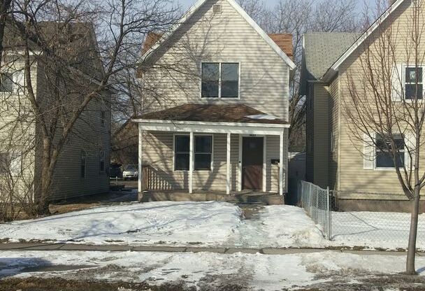 2 beds, 1 bath, $1,100