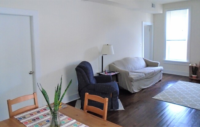 1329 W 18 ST