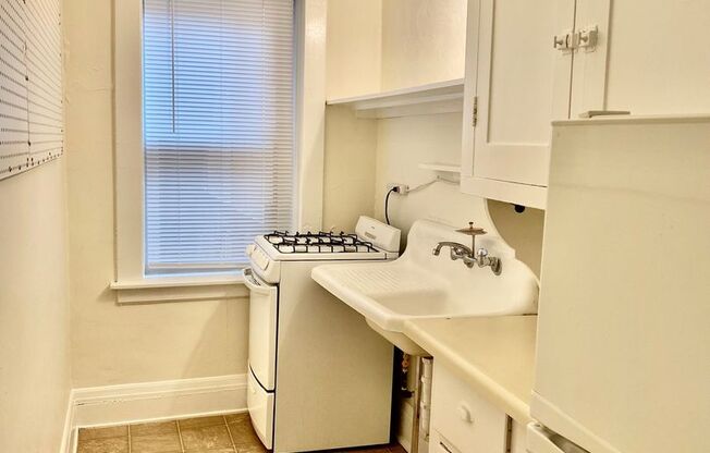 Studio, 1 bath, 650 sqft, $960, Unit 909-04