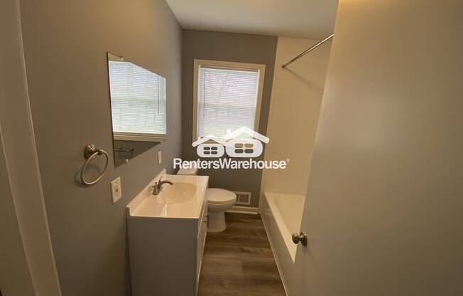 11030 N LOCUST ST