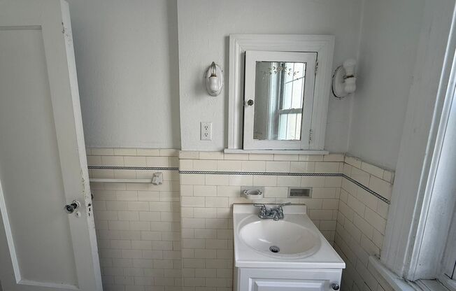 Studio, 1 bath, 308 sqft, $1,175, Unit Bayard Manor 207