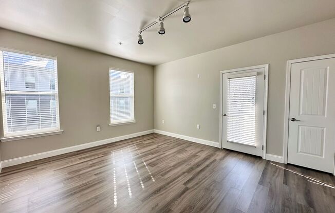 2 beds, 1 bath, $1,529, Unit 1202 C