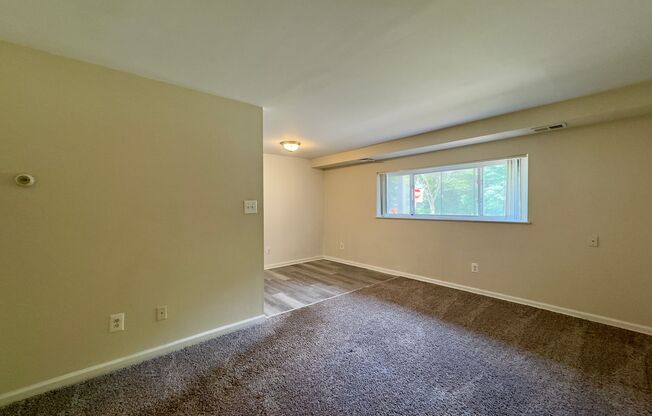 2 beds, 1 bath, $1,249, Unit 3522-A
