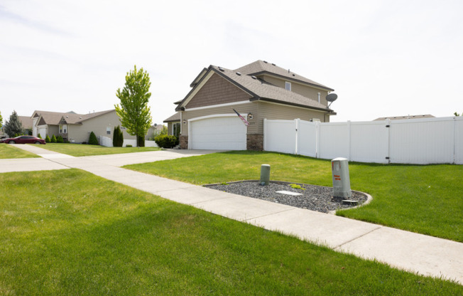 2275 W FREELAND DR