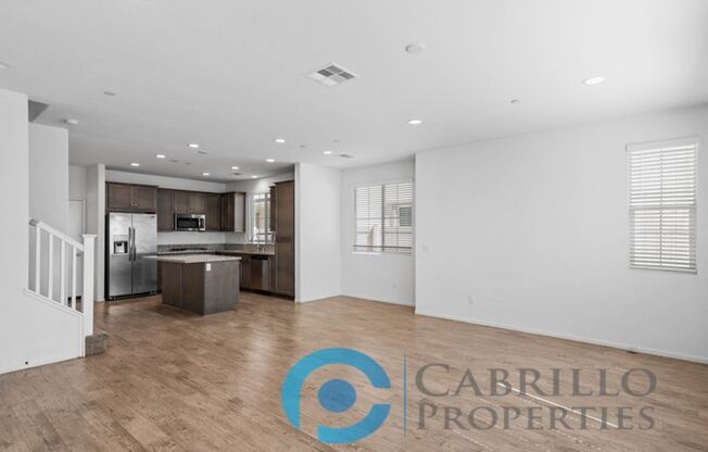 Spacious 3 bedroom Home w/2 car Garage in Vista, Short Drive to the Beach and Freeway access!