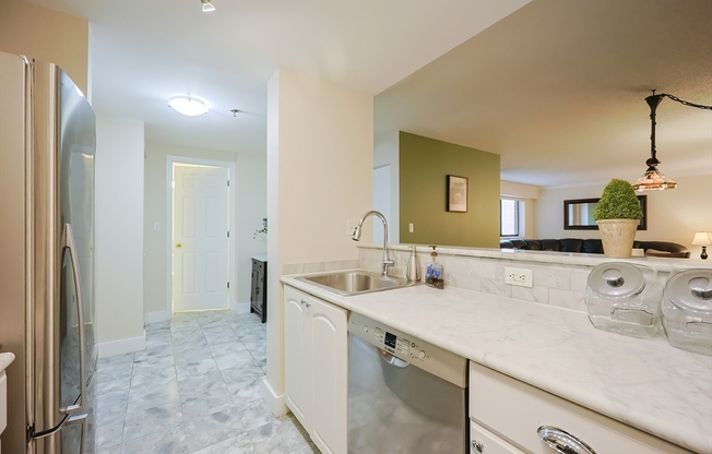 1 bed, 1 bath, 709 sqft, $2,900, Unit 212