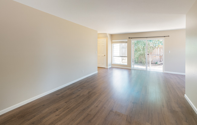 7 Bed 3 Bath House on Tipton- Great for Big Groups!!