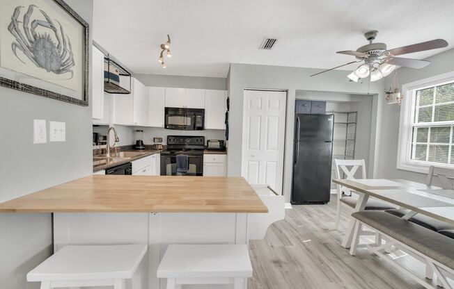 2 beds, 1 bath, $2,100