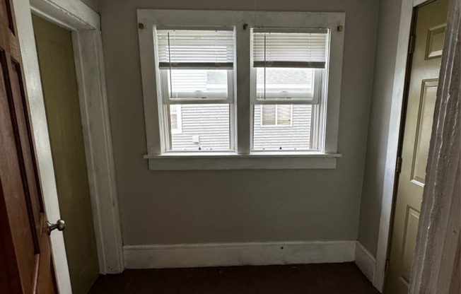 2 beds, 1 bath, $1,100