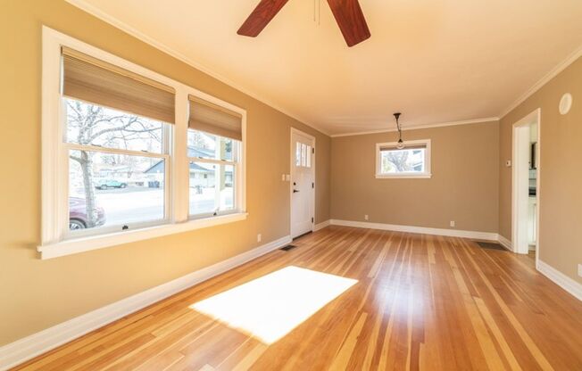 Beautiful Gem in the heart of Downtown! 2 Bedroom, 1 Bath and Bonus Area