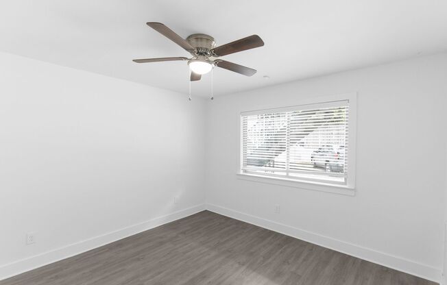 2 beds, 1 bath, 816 sqft, $1,209, Unit 13