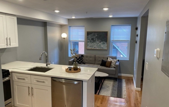 1 bed, 1.5 baths, 650 sqft, $3,000, Unit 3