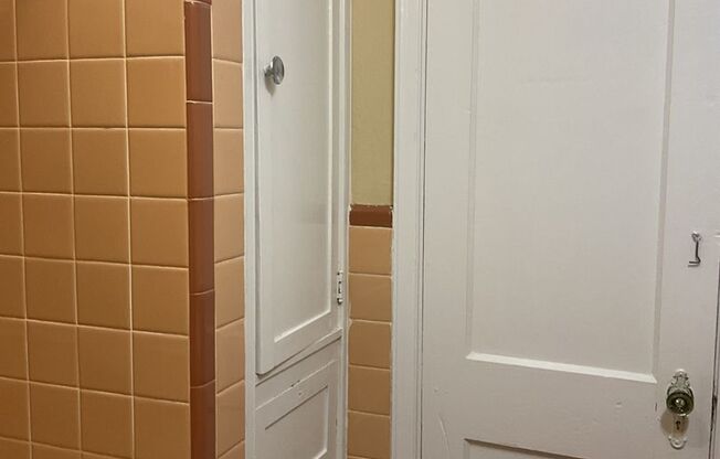 2 beds, 2 baths, $1,800